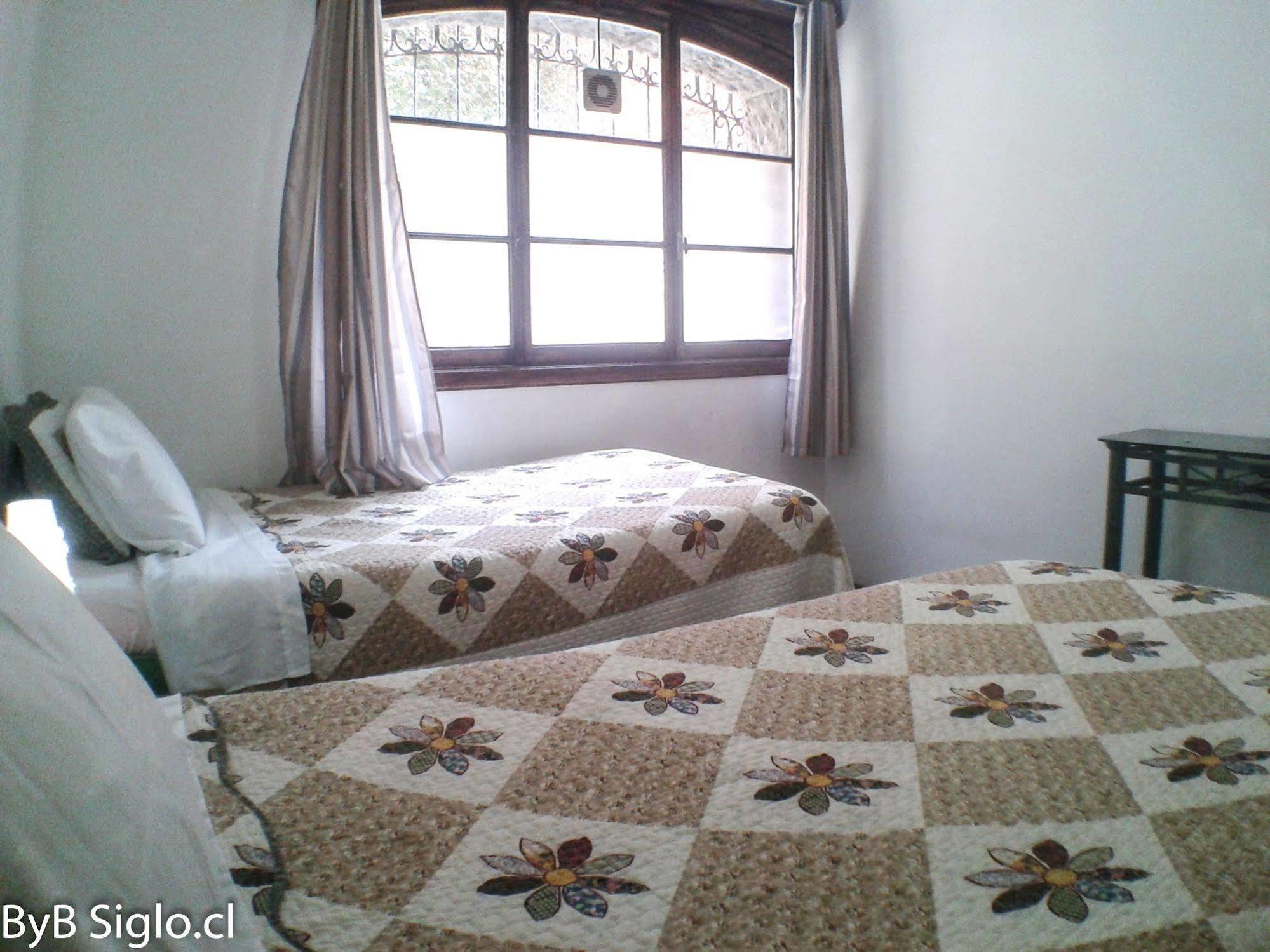Hostal Bybsiglo Santiago Exterior photo